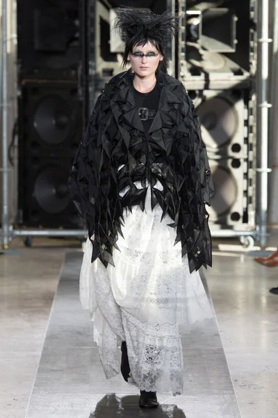 Look 15